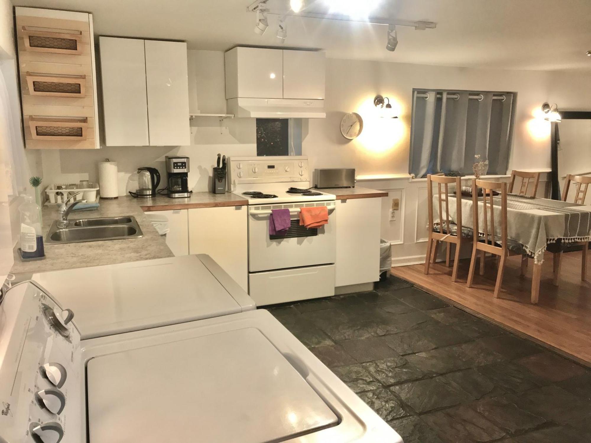Heart Of Kitsilano Area,5 Mins Walk To Kits Beach,No Share With Other People Stay 밴쿠버 외부 사진